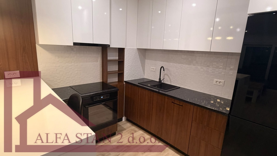 Stan 1S&plus;DB za dugoro&ccaron;ni najam&comma; Makarska&comma; 51 m&sup2;&comma; terasa 20 m&sup2;&comma; parking&comma; 700 &euro;
