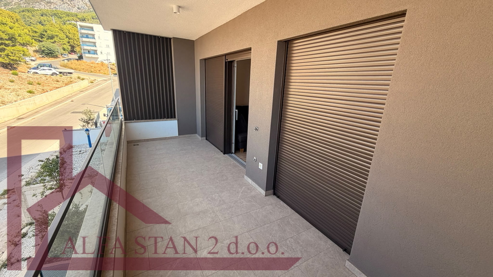 Stan 1S&plus;DB za dugoro&ccaron;ni najam&comma; Makarska&comma; 51 m&sup2;&comma; terasa 20 m&sup2;&comma; parking&comma; 700 &euro;