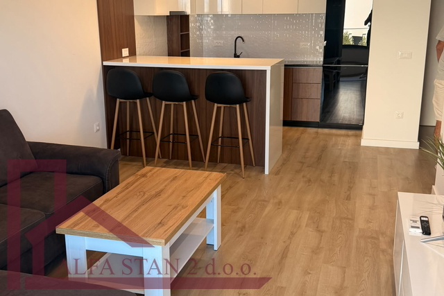 Stan 1S+DB za dugoročni najam, Makarska, 51 m², terasa 20 m², parking, 700 €