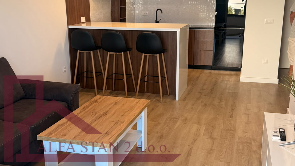 Stan 1S&plus;DB za dugoro&ccaron;ni najam&comma; Makarska&comma; 51 m&sup2;&comma; terasa 20 m&sup2;&comma; parking&comma; 700 &euro;