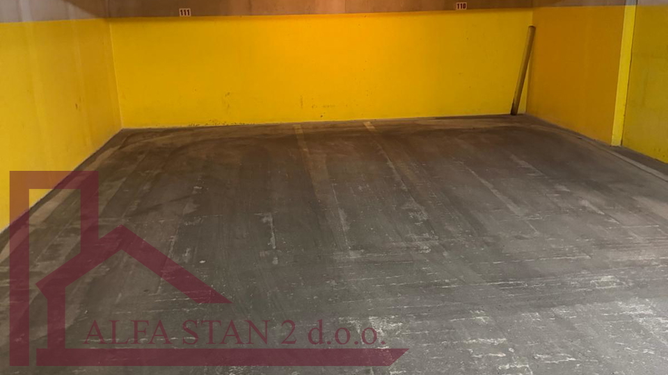 DUGORO&Ccaron;NI NAJAM &ndash; DVOSOBAN STAN S POGLEDOM NA MORE I DVA GARA&Zcaron;NA MJESTA &vert; SPLIT