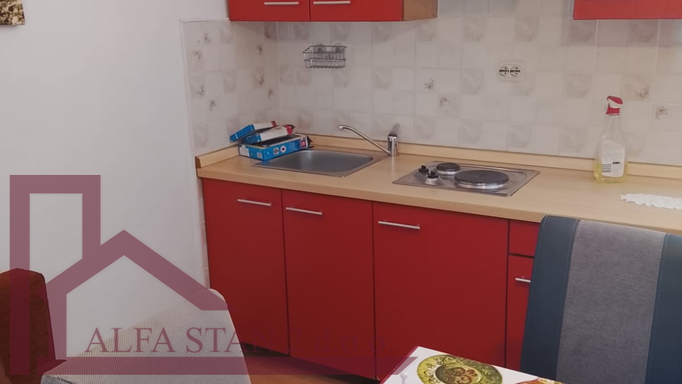 Trogir&comma; jednosoban stan za dugoro&ccaron;ni najam