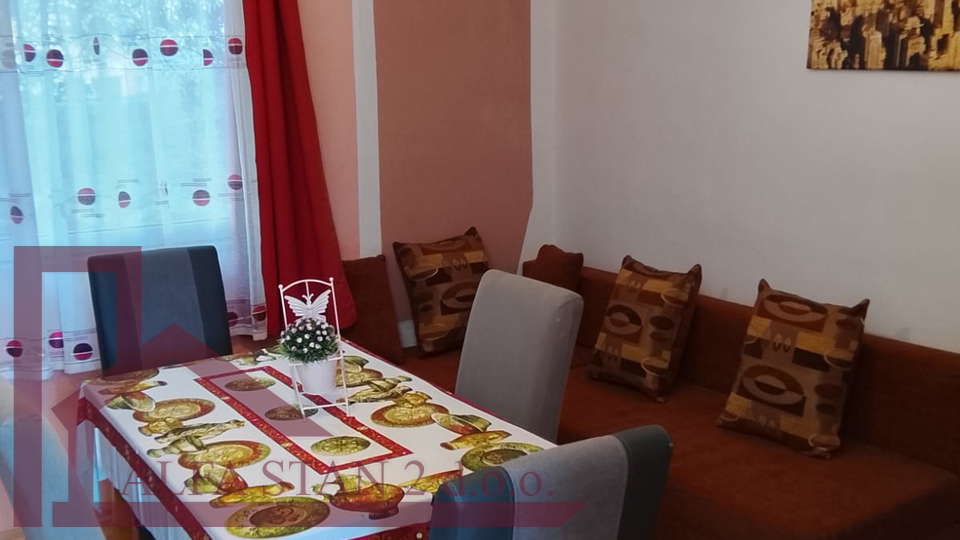 Trogir&comma; jednosoban stan za dugoro&ccaron;ni najam