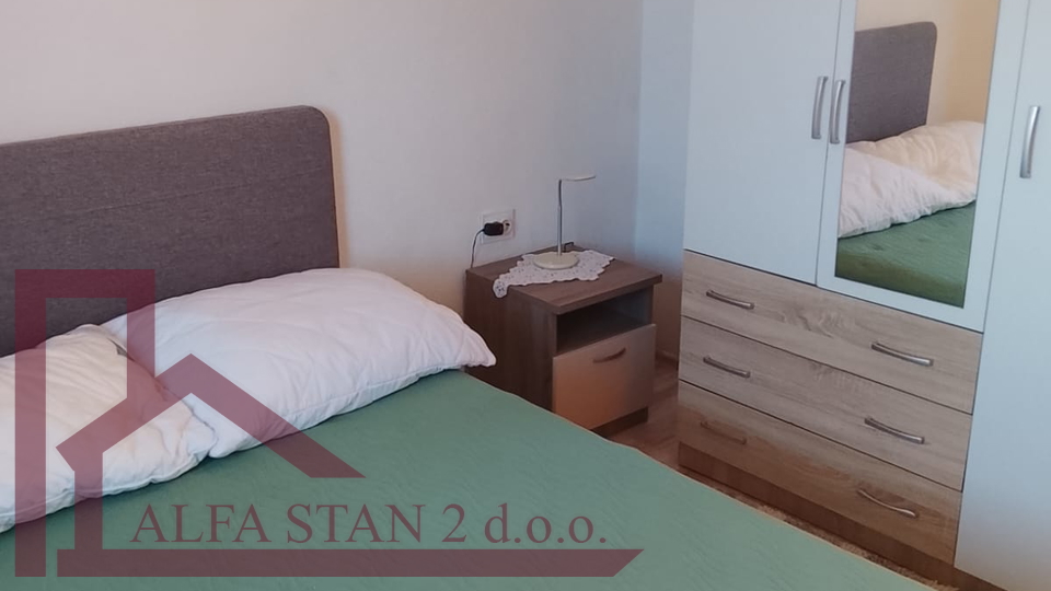 Trogir&comma; jednosoban stan za dugoro&ccaron;ni najam