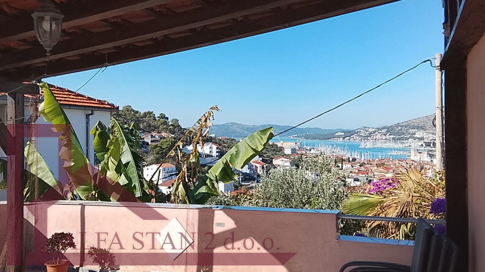Trogir&comma; jednosoban stan za dugoro&ccaron;ni najam