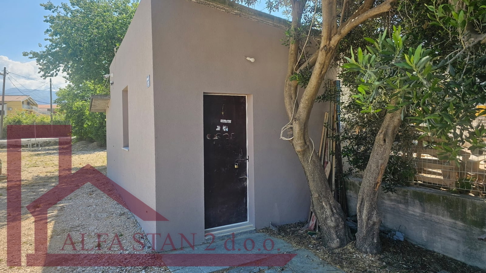 Land in a commercial zone for rent