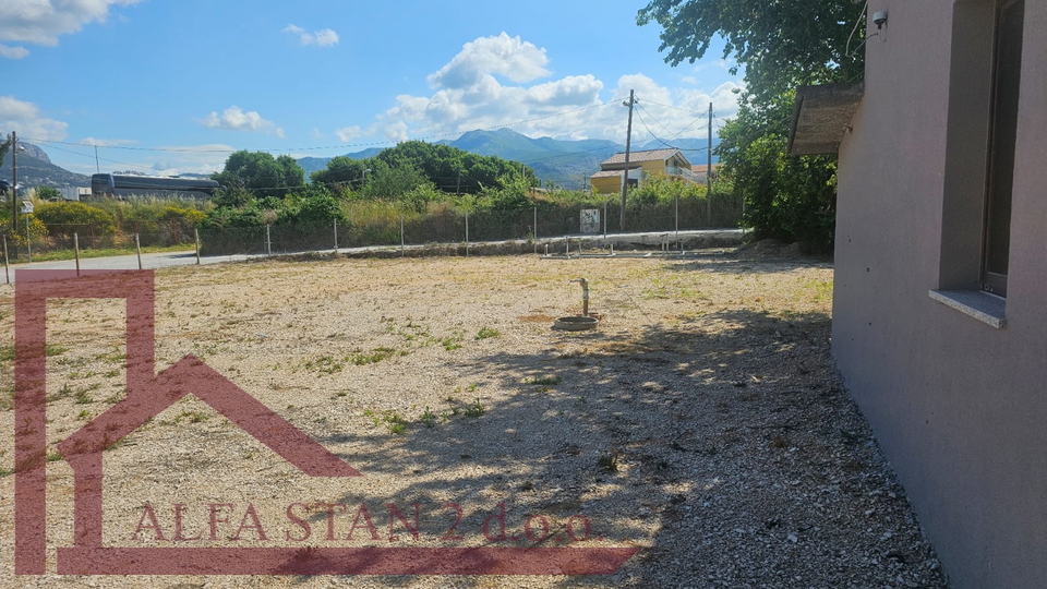 Land in a commercial zone for rent