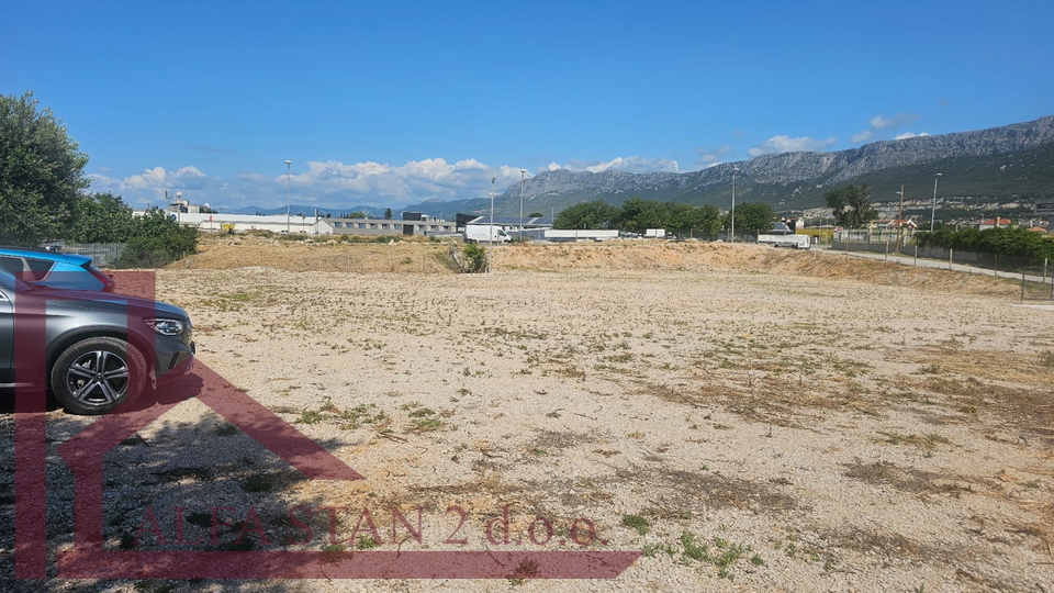 Land in a commercial zone for rent
