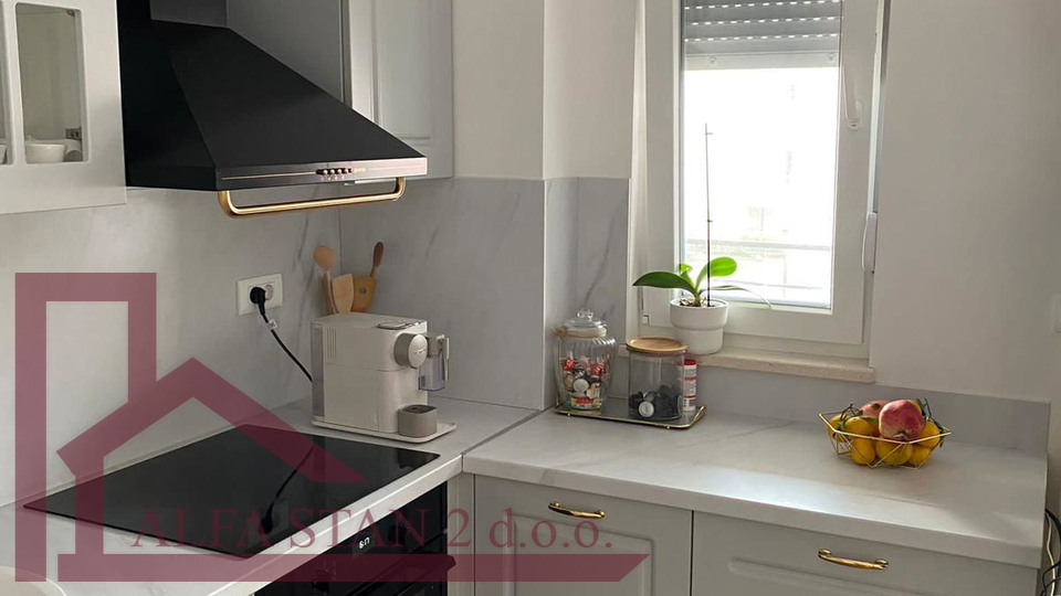 Furnished two-room apartment Podstrana, Strožanac