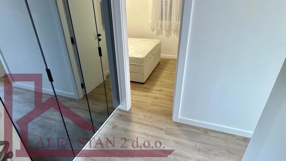 MAKARSKA, ERSTBEZUG, Zweizimmerwohnung zur Langzeitmiete 900€