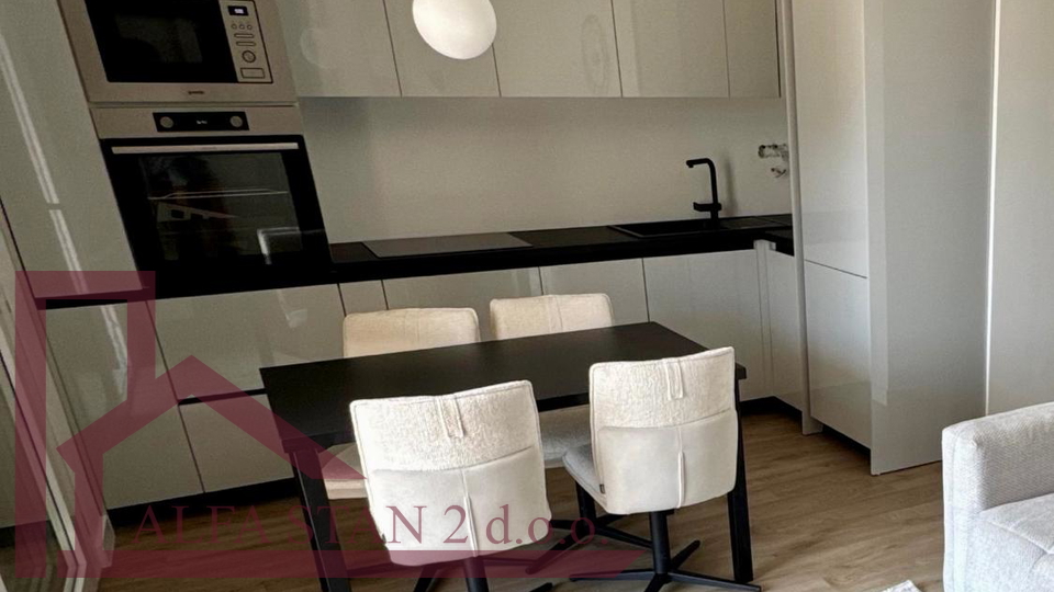 MAKARSKA, ERSTBEZUG, Zweizimmerwohnung zur Langzeitmiete 900€