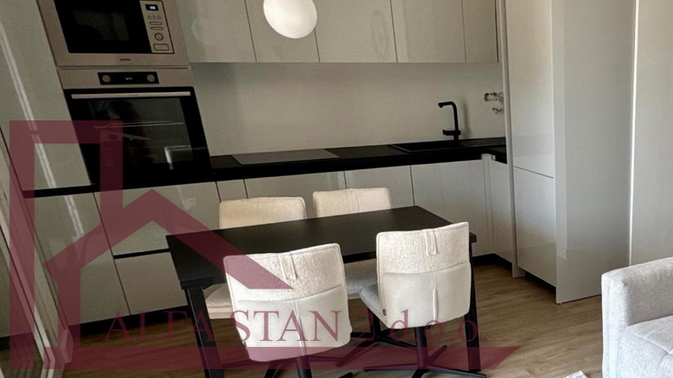 MAKARSKA&comma; PRVO USELJENJE&comma; dvosoban stan za dugoro&ccaron;ni najam 900&euro;