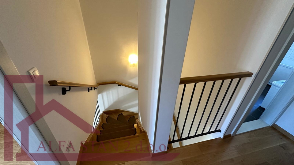 AFFITTO A LUNGO TERMINE - PODSTRANA, STROŽANAC!!! Appartamento di lusso con due camere da letto e piscina