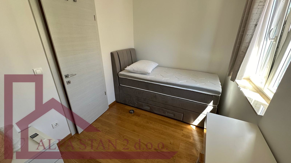 LONG-TERM RENTAL - PODSTRANA, STROŽANAC!!! Luxurious two-room apartment with a swimming pool