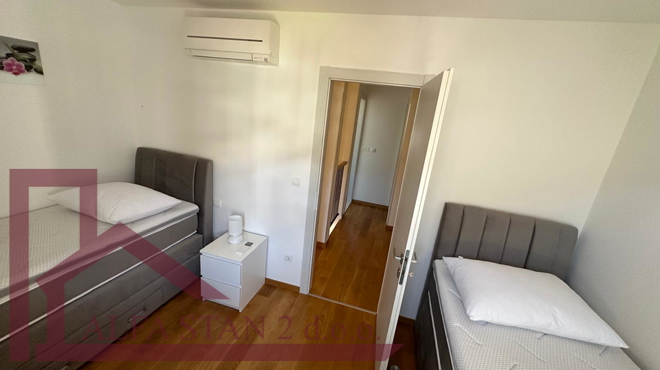 LONG-TERM RENTAL - PODSTRANA, STROŽANAC!!! Luxurious two-room apartment with a swimming pool