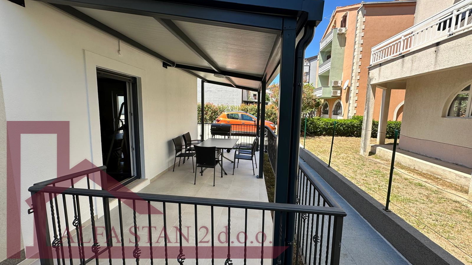 LONG-TERM RENTAL - PODSTRANA, STROŽANAC!!! Luxurious two-room apartment with a swimming pool