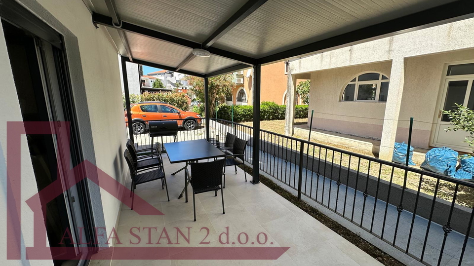LONG-TERM RENTAL - PODSTRANA, STROŽANAC!!! Luxurious two-room apartment with a swimming pool