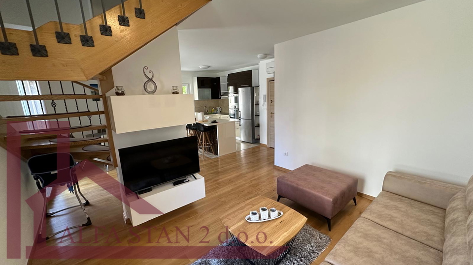 LONG-TERM RENTAL - PODSTRANA, STROŽANAC!!! Luxurious two-room apartment with a swimming pool