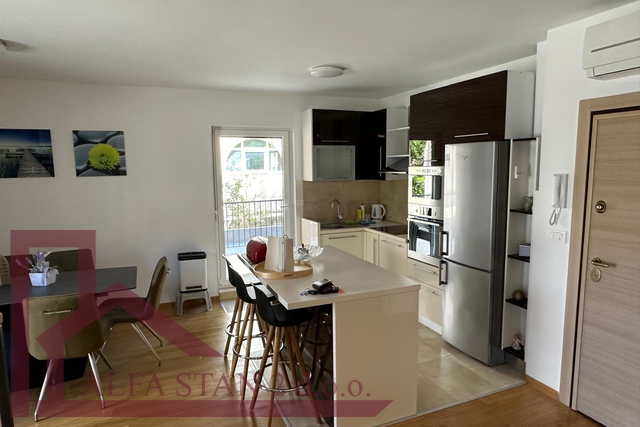 LONG-TERM RENTAL - PODSTRANA, STROŽANAC!!! Luxurious two-room apartment with a swimming pool