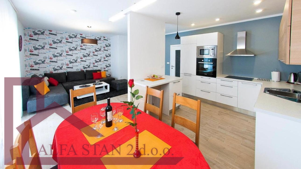 Appartamento, 140 m2, Affitto, Stobreč