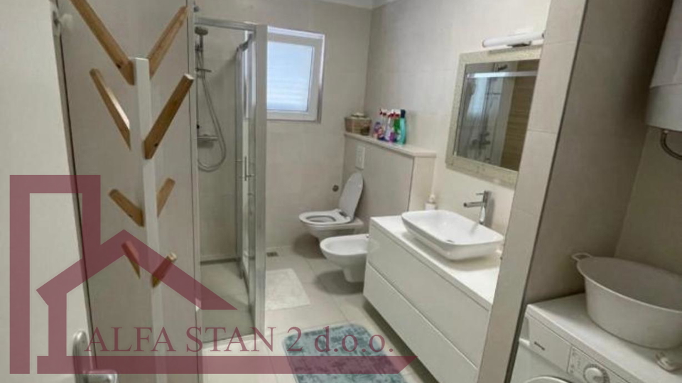 Appartamento, 140 m2, Affitto, Stobreč