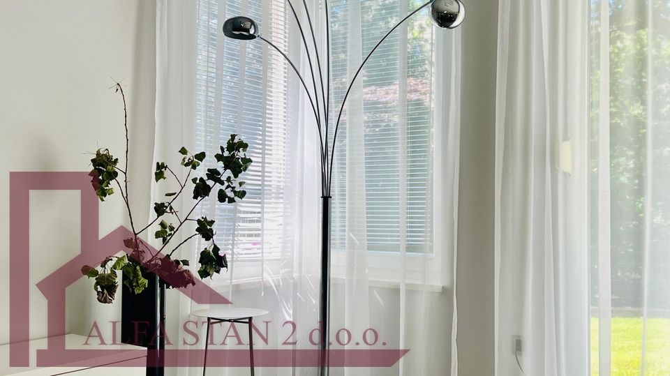 Podstrana, Appartamento di lusso con due camere e giardino, a 50 metri dal mare