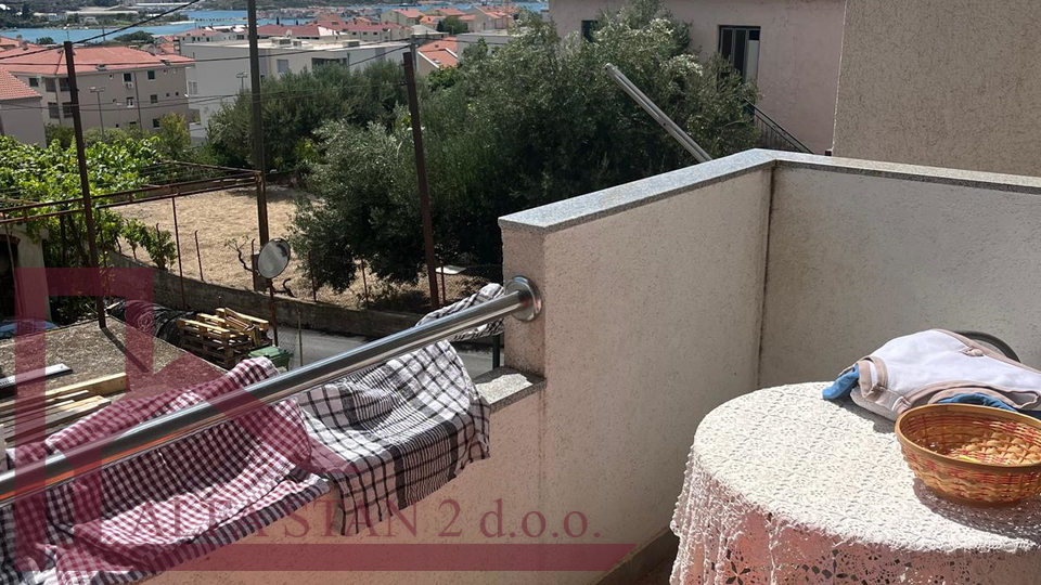 Solin, kuća sa dva  stana po 80 m2