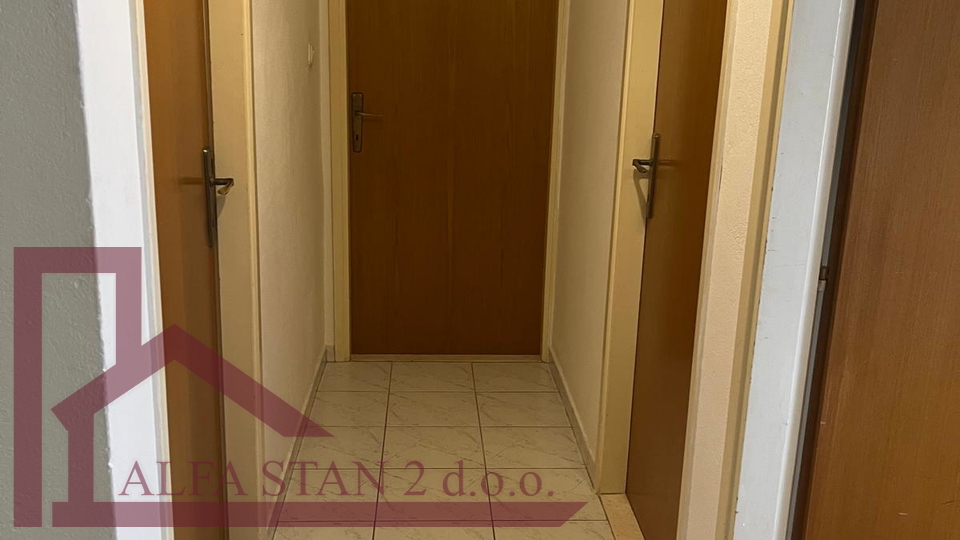 Solin, kuća sa dva  stana po 80 m2