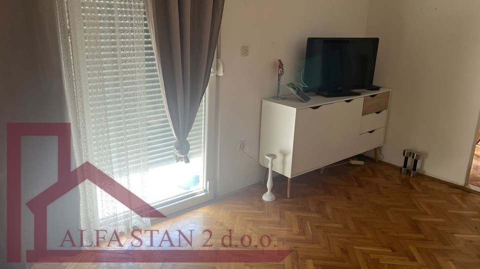 Solin, kuća sa dva  stana po 80 m2