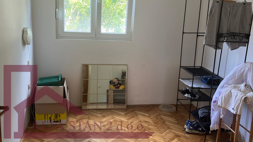 Solin, kuća sa dva  stana po 80 m2