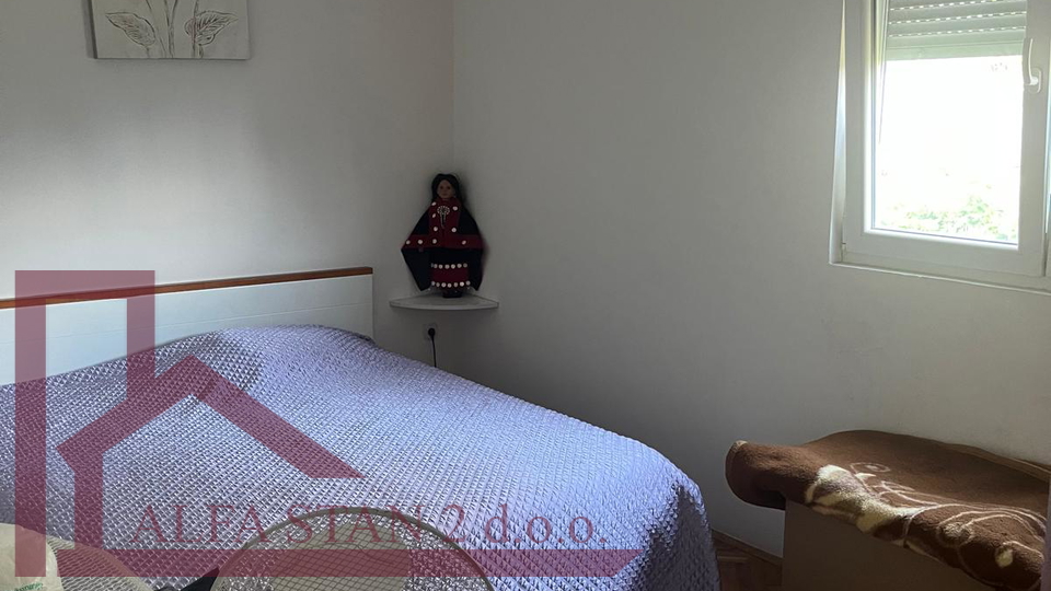 Solin, kuća sa dva  stana po 80 m2