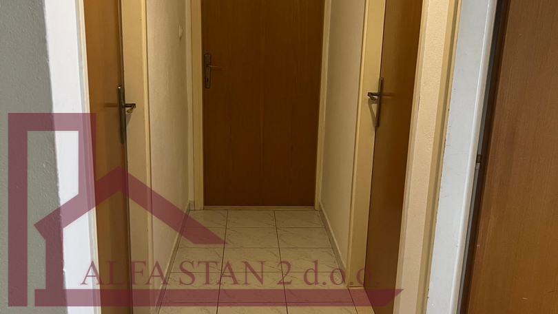 Solin&comma; ku&cacute;a sa dva  stana po 80 m2