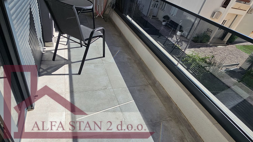 Podstrana, Strožanac, Prekrasan novoizgrađeni dvosobni stan za dugoročni najam