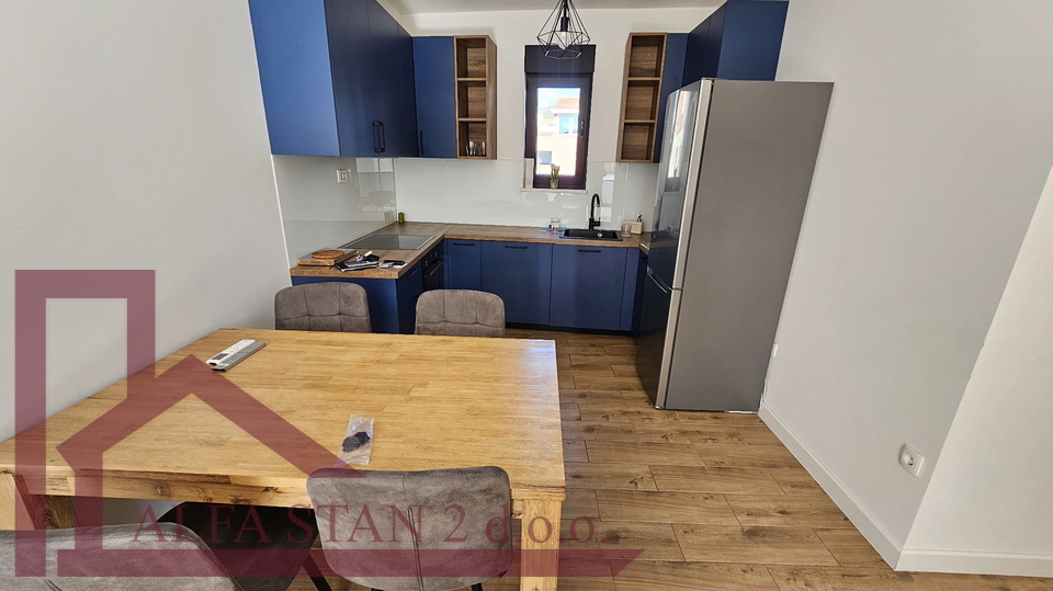 Podstrana, Strožanac, Prekrasan novoizgrađeni dvosobni stan za dugoročni najam