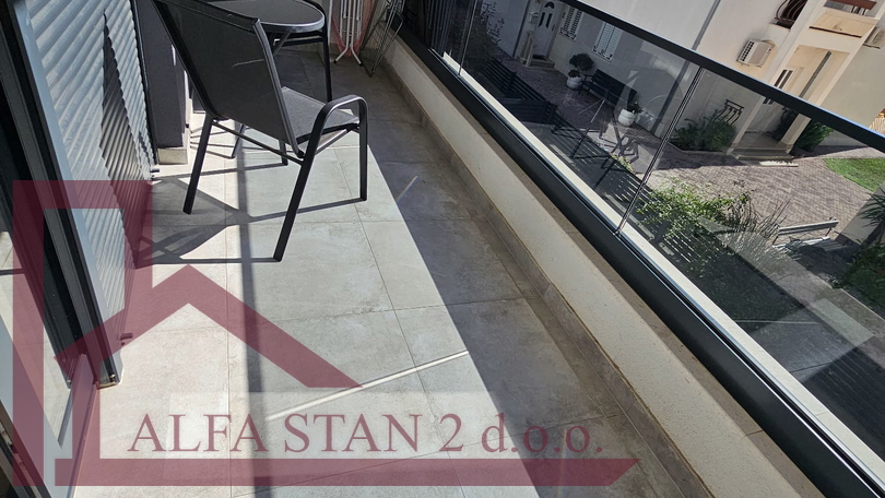 Podstrana, Strožanac, Prekrasan novoizgrađeni dvosobni stan za dugoročni najam