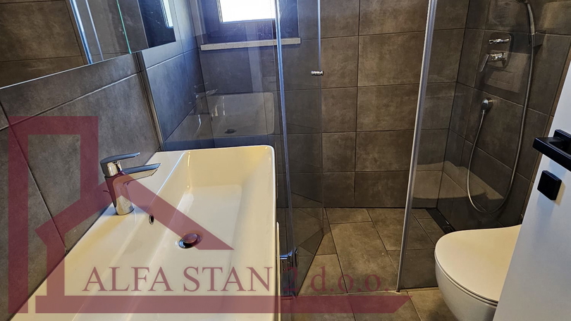 Podstrana, Strožanac, Prekrasan novoizgrađeni dvosobni stan za dugoročni najam