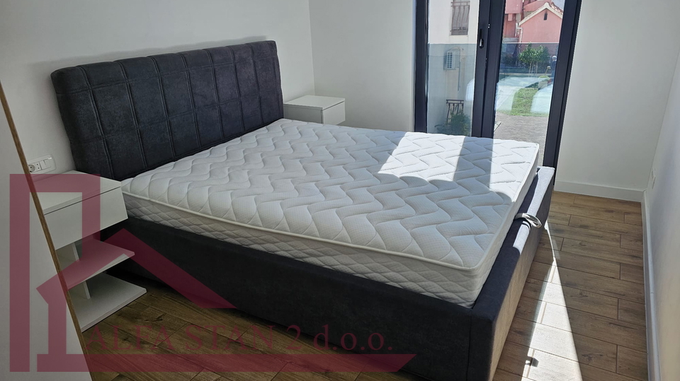 Podstrana, Strožanac, Prekrasan novoizgrađeni dvosobni stan za dugoročni najam