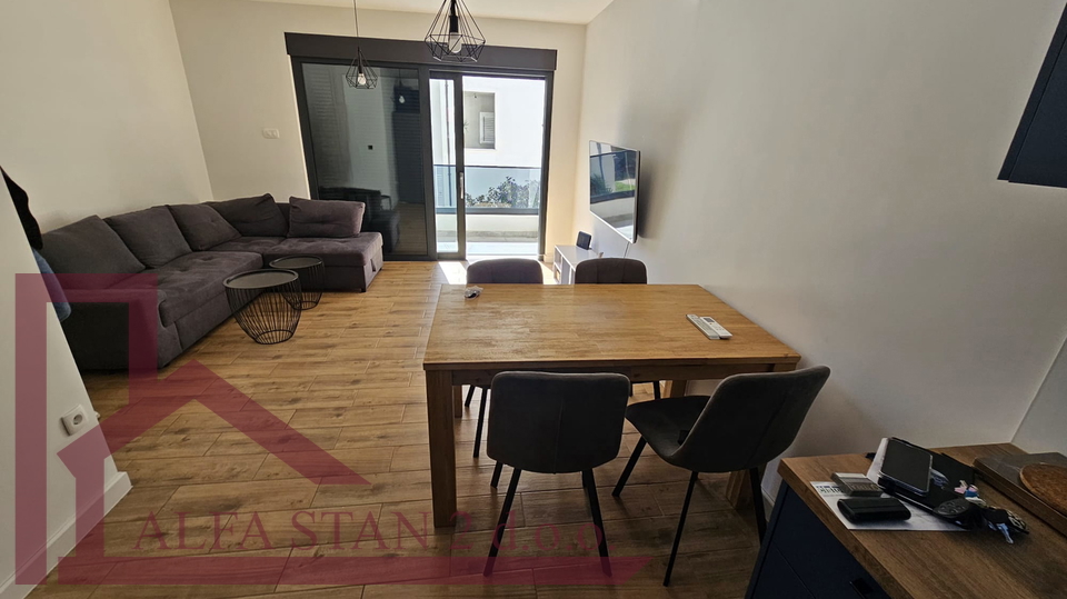 Podstrana, Strožanac, Prekrasan novoizgrađeni dvosobni stan za dugoročni najam