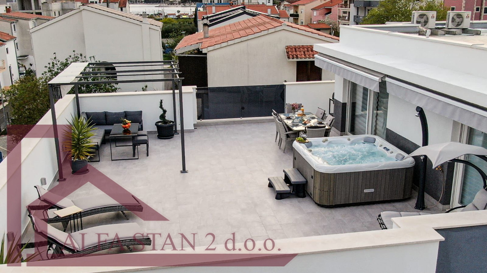 Appartamento, 101 m2, Affitto, Podstrana - Strožanac