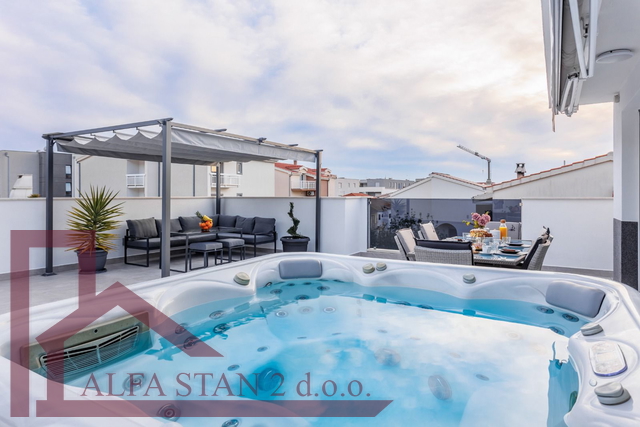 Appartamento, 101 m2, Affitto, Podstrana - Strožanac