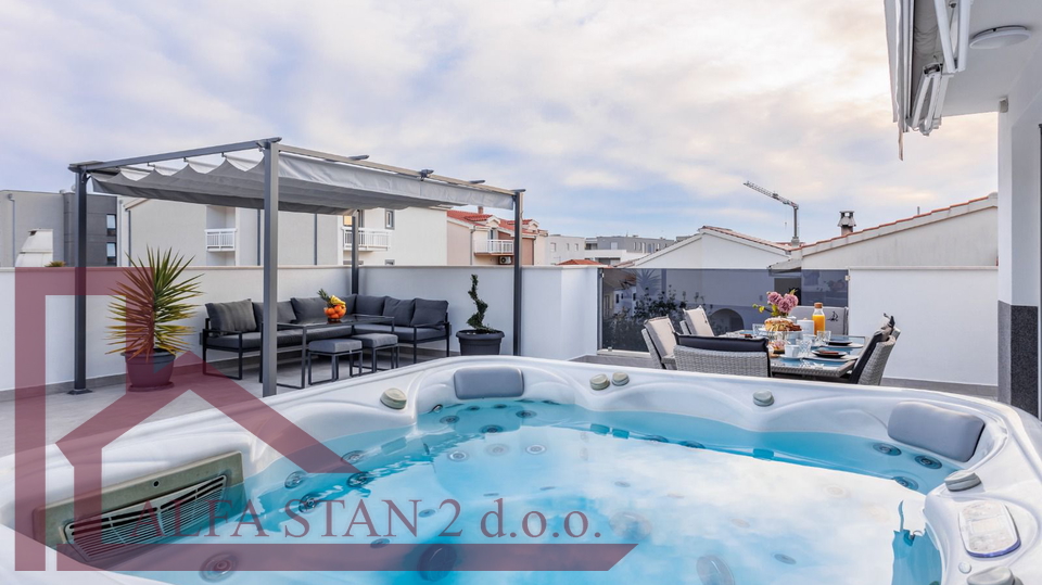 Appartamento, 101 m2, Affitto, Podstrana - Strožanac