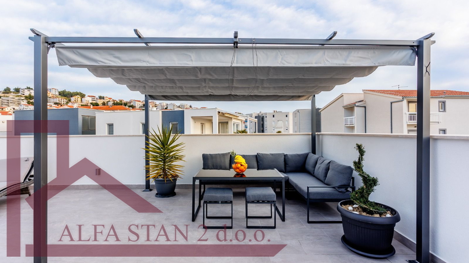 Appartamento, 101 m2, Affitto, Podstrana - Strožanac