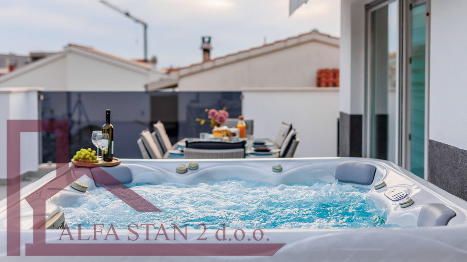 Appartamento, 101 m2, Affitto, Podstrana - Strožanac