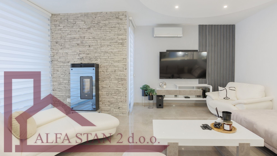 Appartamento, 101 m2, Affitto, Podstrana - Strožanac