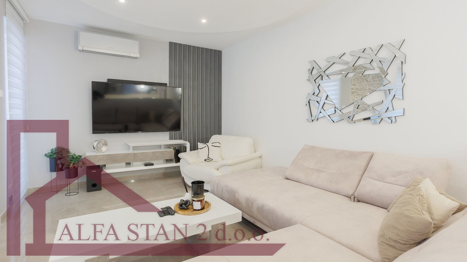 Appartamento, 101 m2, Affitto, Podstrana - Strožanac