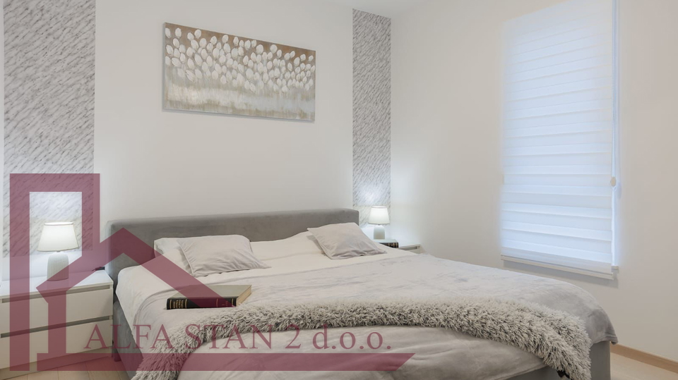 Appartamento, 101 m2, Affitto, Podstrana - Strožanac