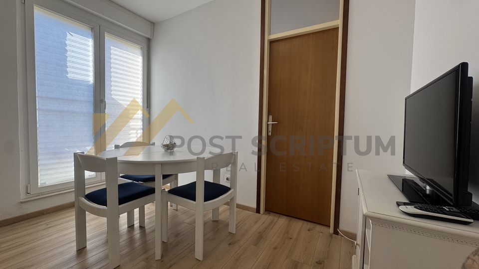 TRSTENIK&comma; KOMFORAN JEDNOSOBAN&comma; DUGORO&Ccaron;AN NAJAM
