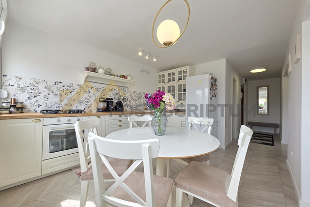 GRIPE, KOMFORAN JEDNOSOBAN ŠARMANTNOG UREĐENJA