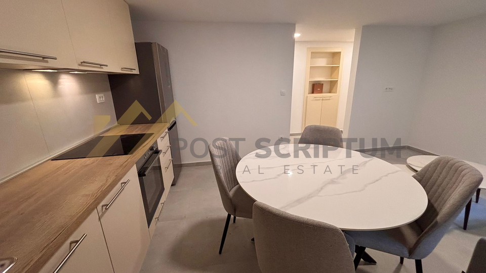 SPINUT&comma; RENOVIRAN JEDNOSOBAN&comma; DUGORO&Ccaron;AN NAJAM&comma; PRVO USELJENJE