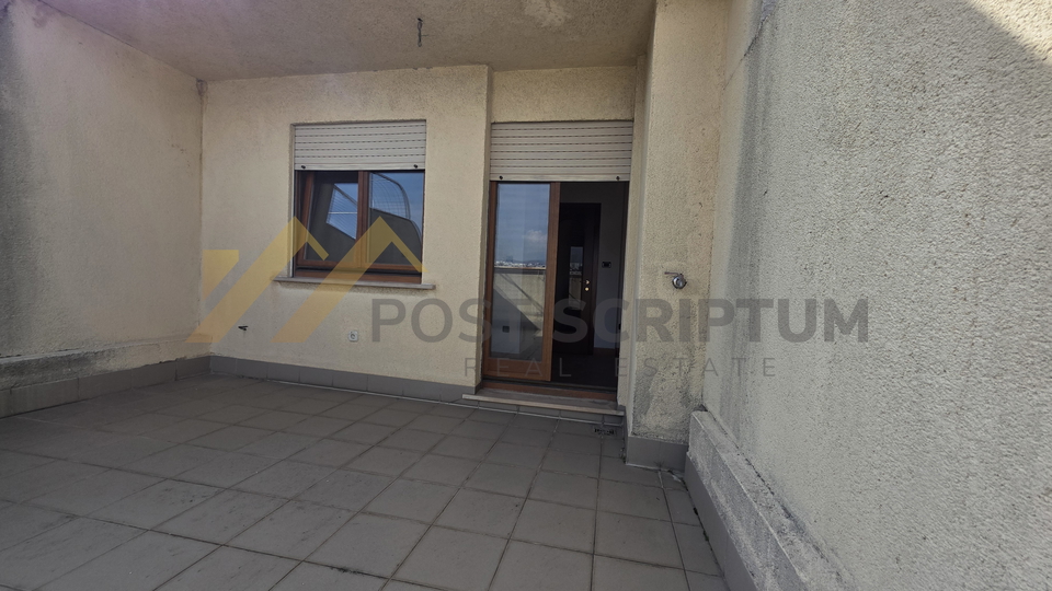 ZAKUP&comma; UREDSKI PROSTOR S TERASOM&comma; LOVRET